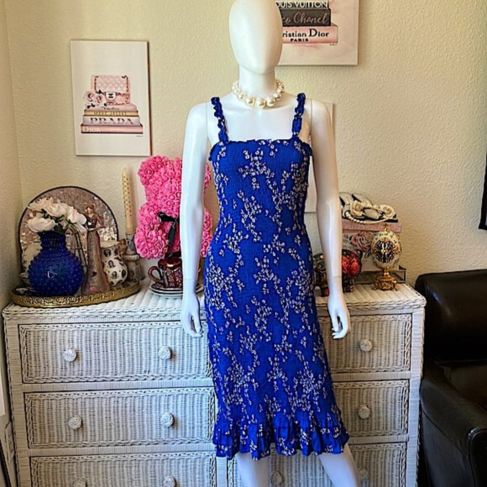 Faithfull the Brand farah smocked floral print midi dress in blue color Size 4